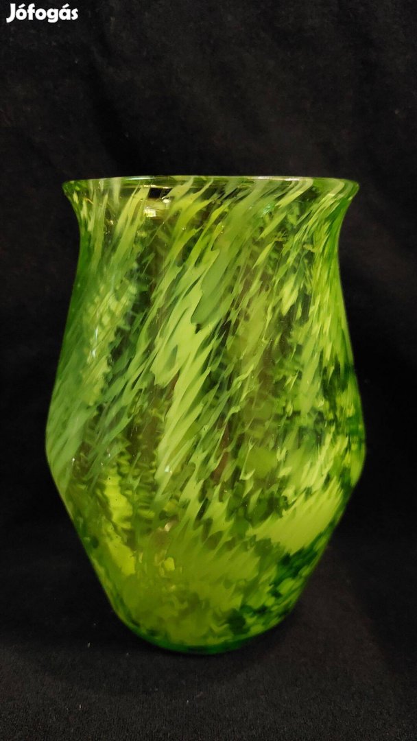 Régi zöld üveg váza