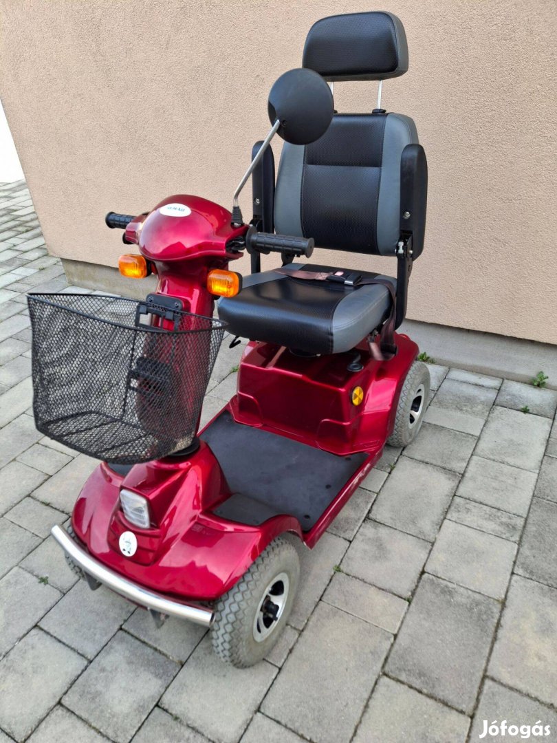 Rehab elektromos rokkantkocsi