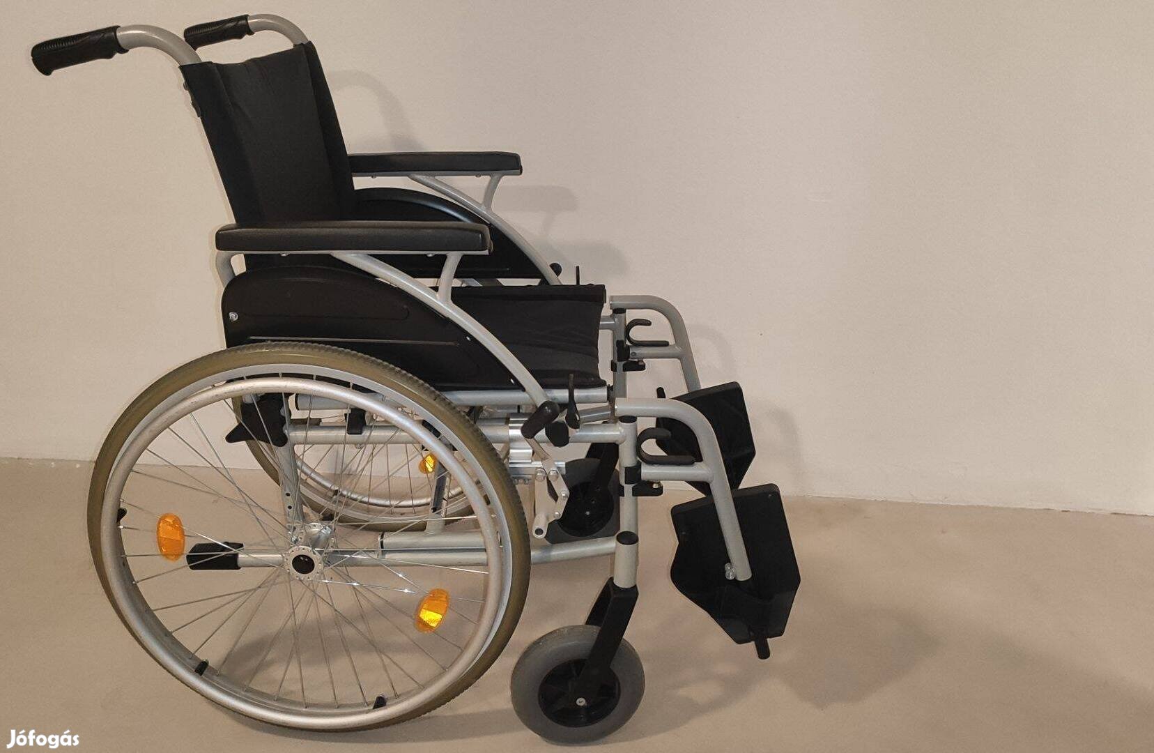 Rehab tolókocsi mozgáskorlátozottak részére