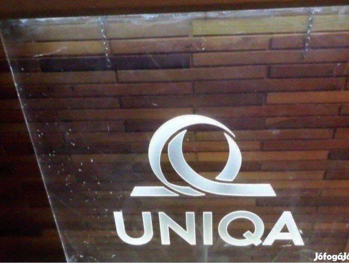 Reklámtábla világító fény reklám Uniqa neon tábla
