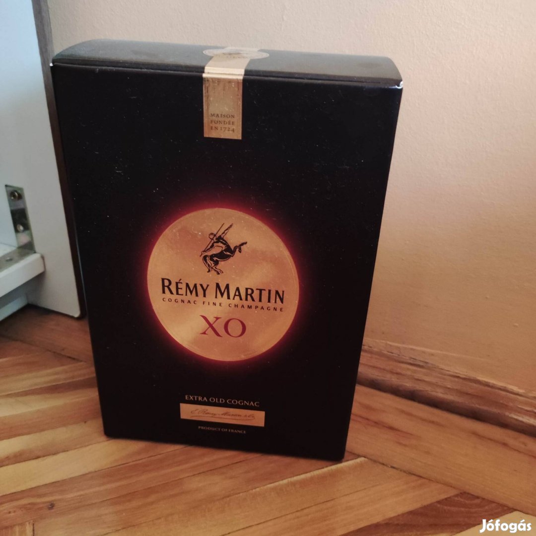 Rémy Martin xo konyak díszdoboz üveg nélkül 