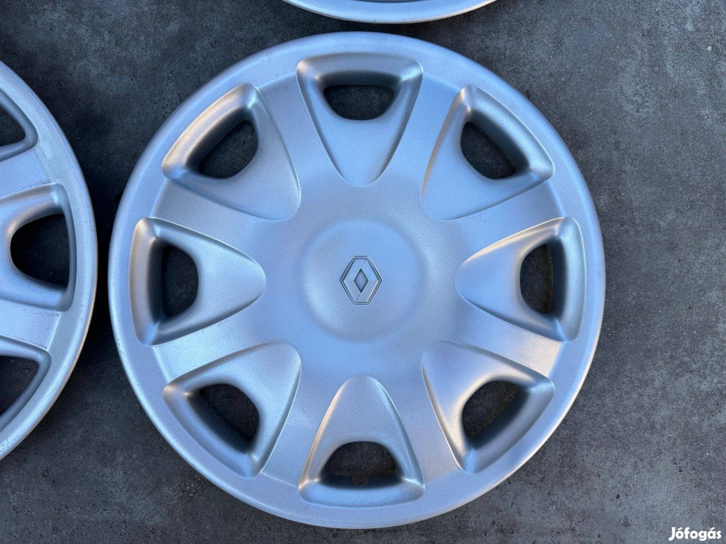 Renault 15-ös gyári disztárcsa szép állapotban!