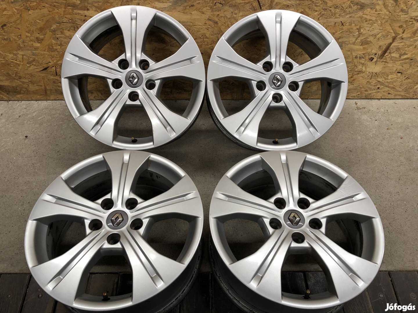 Renault 17 col alufelni 5x114,3 Megane, 17 col