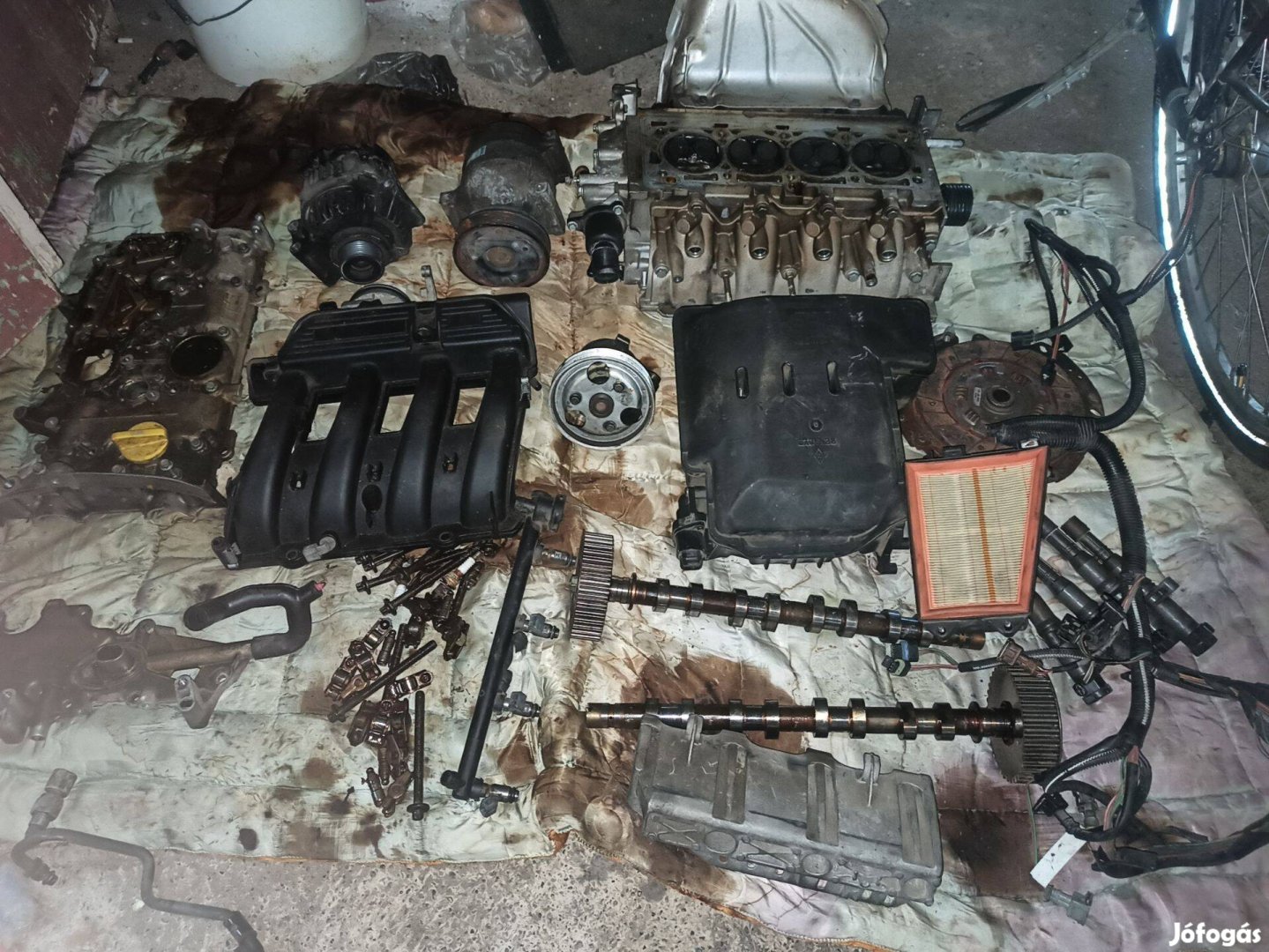 Renault 1.4 16v motor cullangokkal egyben 49000!