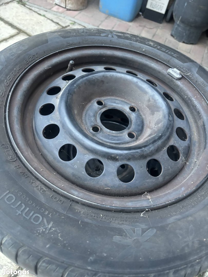 Renault 4x100 lemezfelni gumival
