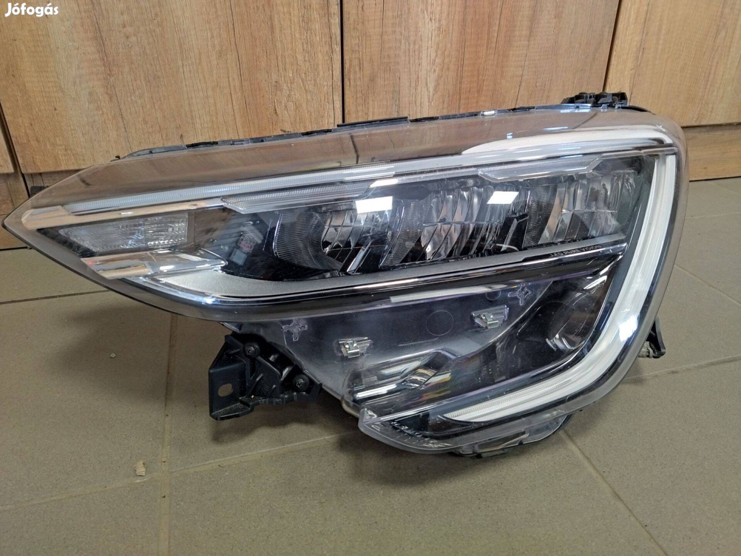 Renault Arkana bal első LED fényszóró 260602566R