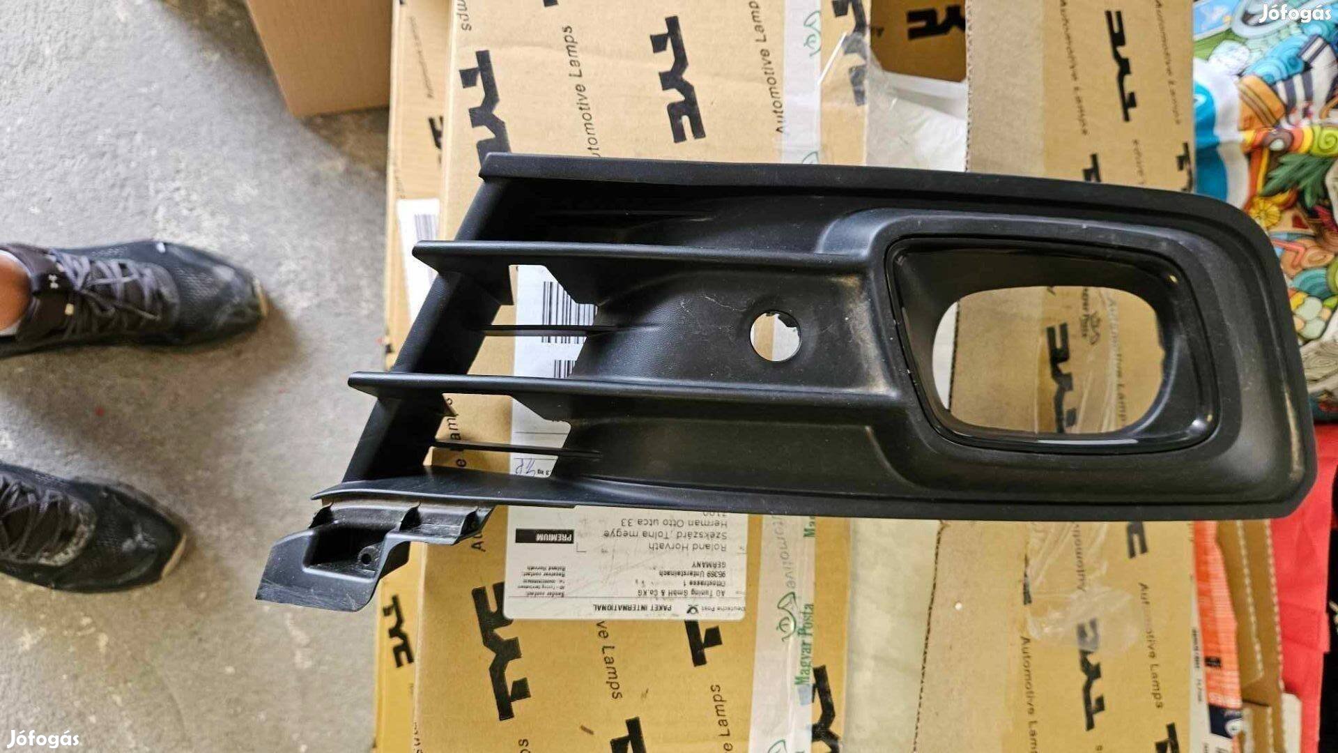 Renault Captur ködlámpa takaró, vezető felöli