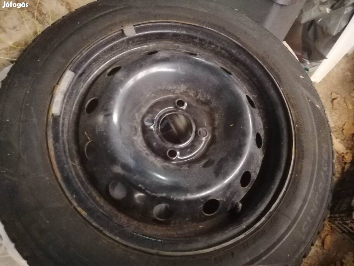 Renault Clio 15 -s lemezfelni téligumival eladó 4 db