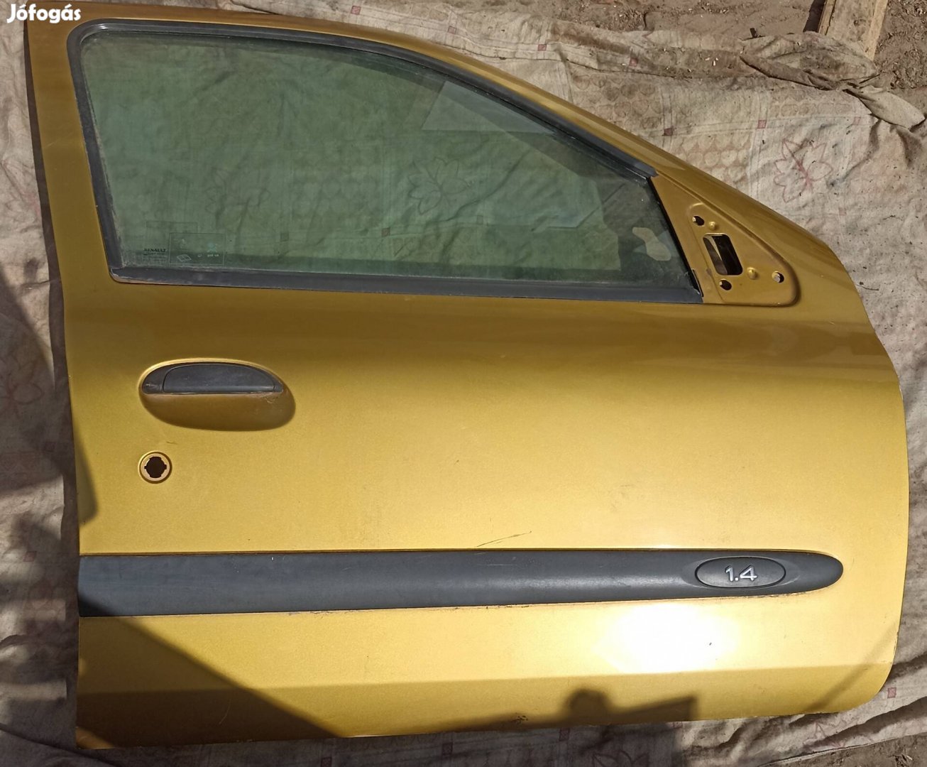 Renault Clio 2 jobb oldali ajtók eladóak.