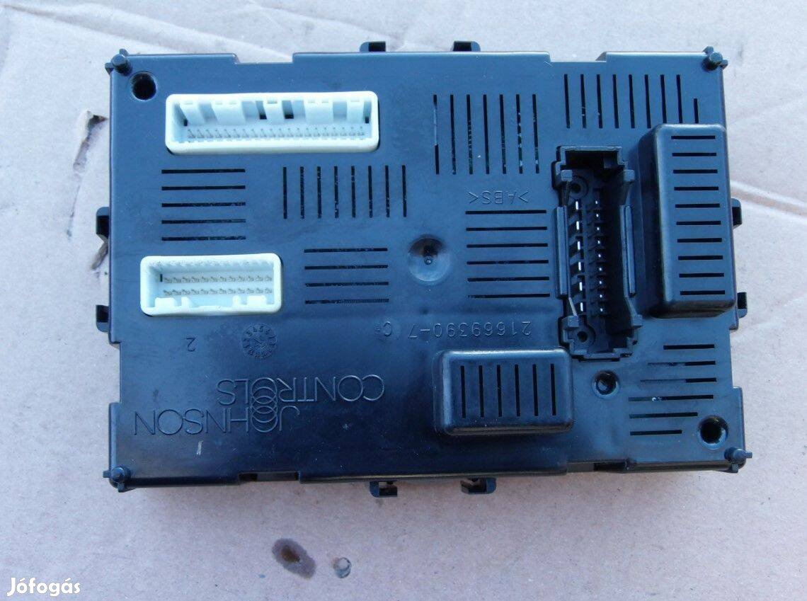 Renault Clio III BCM modul 8200525391