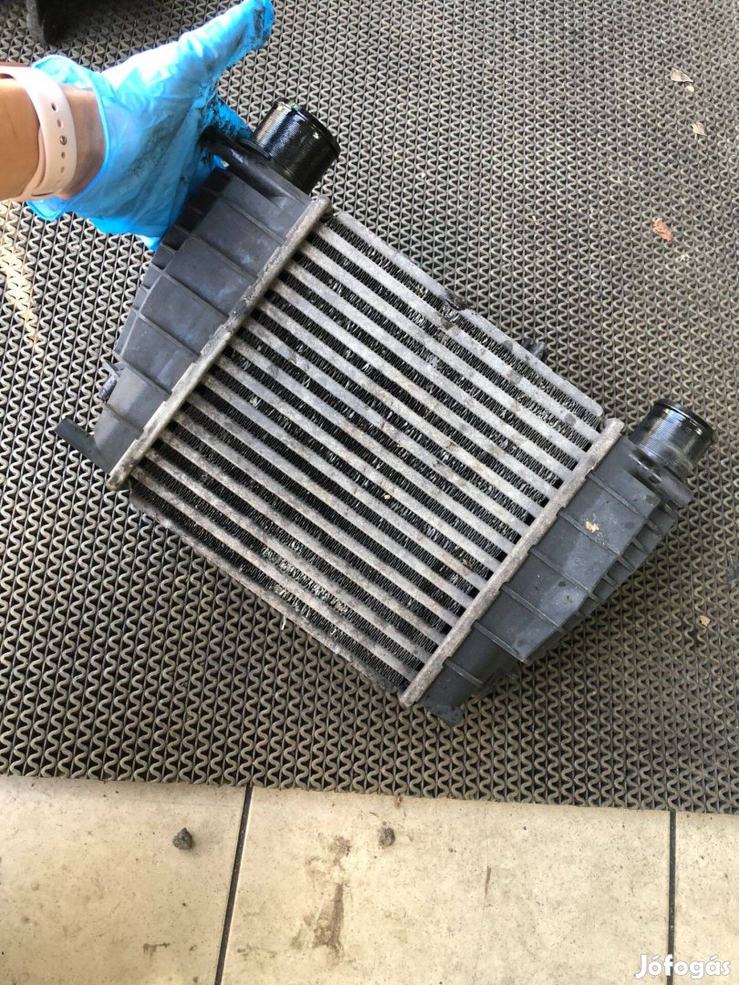 Renault Clio III Intercooler hűtő 8200471885A posta megoldható