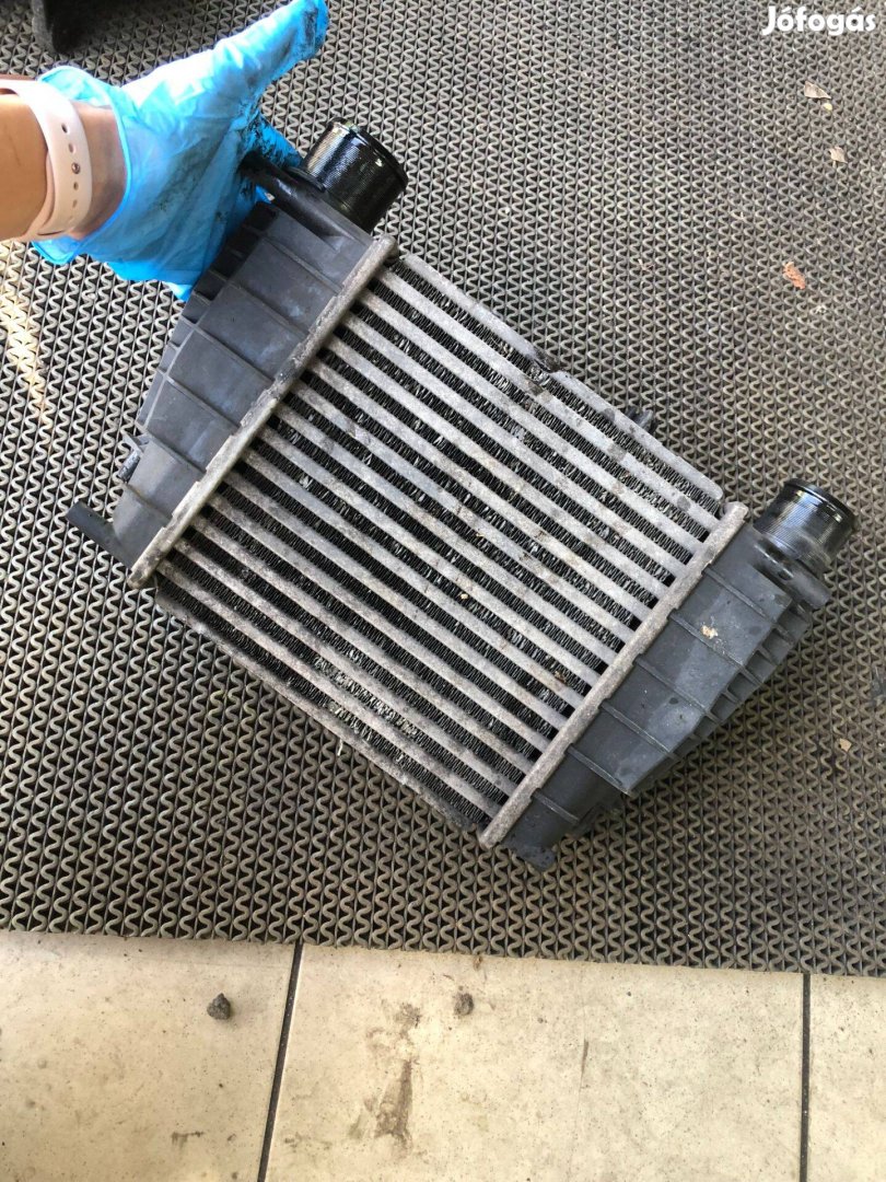 Renault Clio III Intercooler hűtő 8200471885A posta megoldható