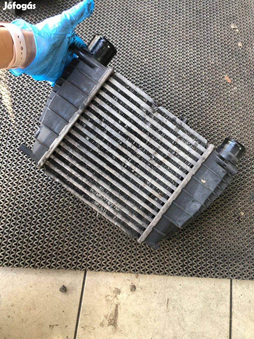 Renault Clio III Intercooler hűtő 8200471885A posta megoldható
