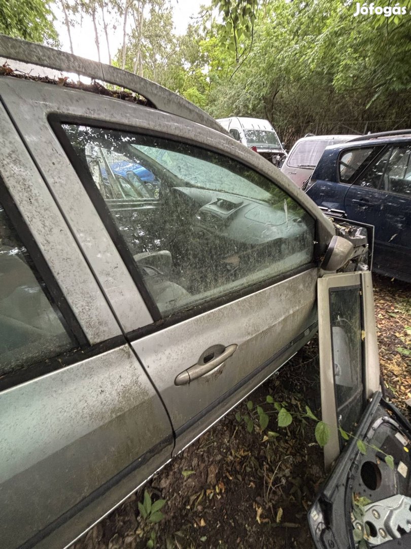 Renault Clio III jobb első ajtó