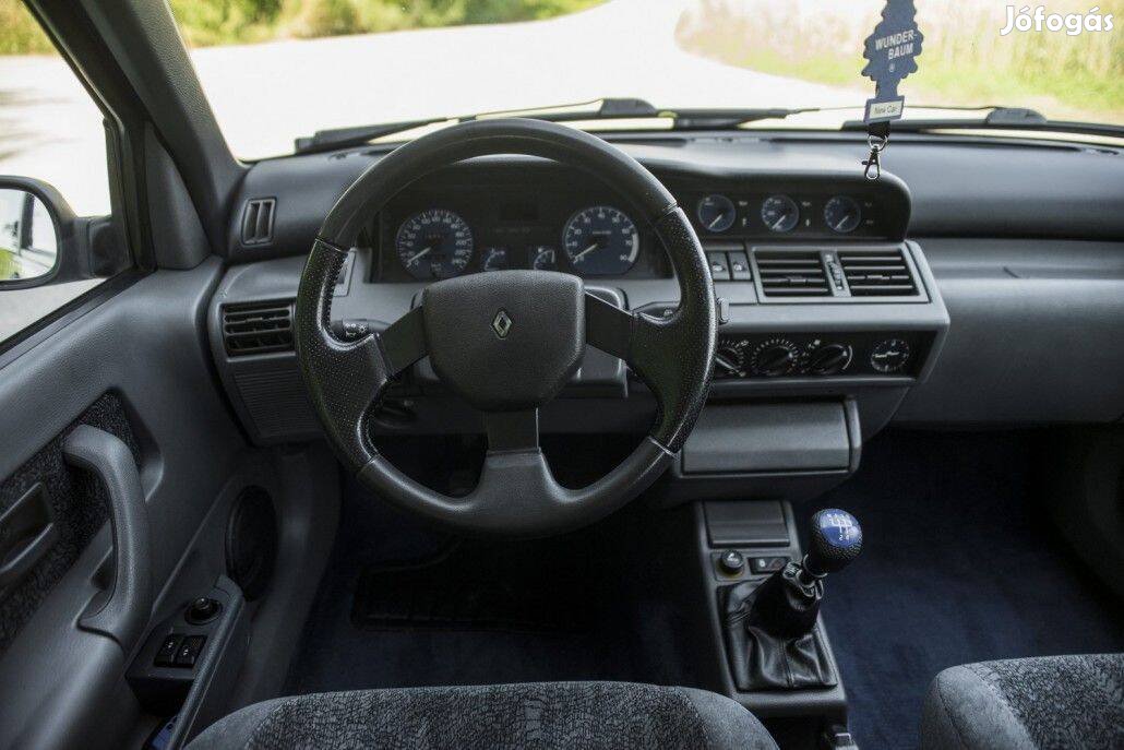 Renault Clio I megmaradt alkatrészek egyben 2000 Ft