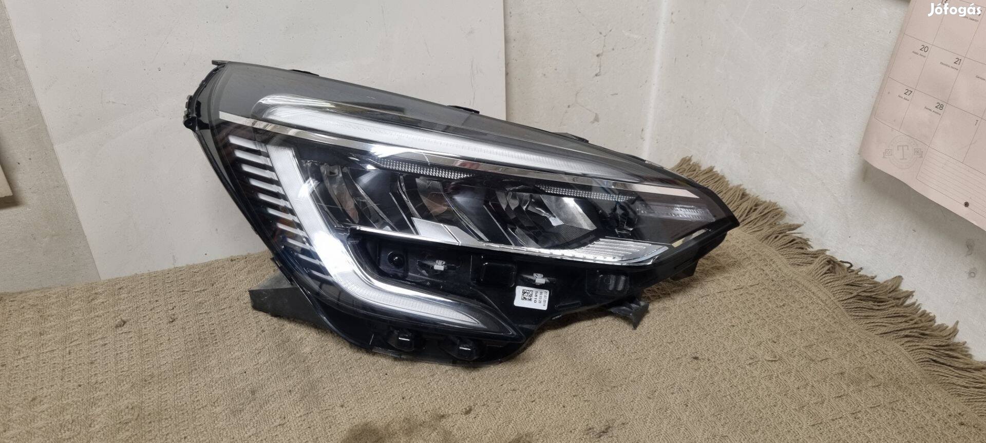 Renault Clio V 19- Jobb Fényszóró lámpa 260102407R