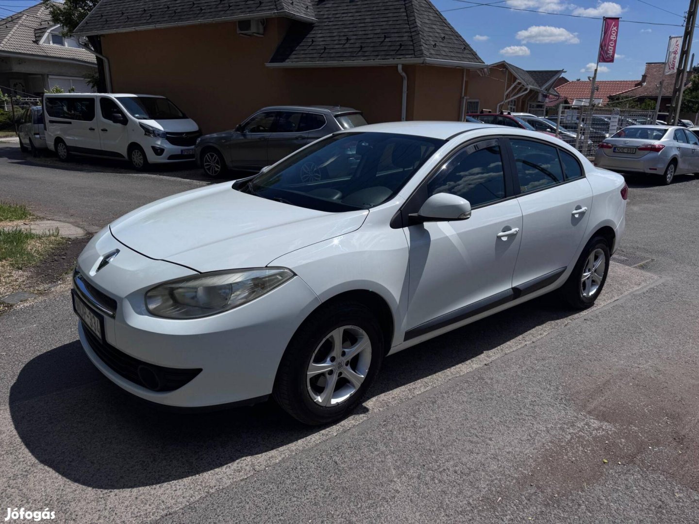 Renault Fluence 1.6 Authentique Akár 2 Év Garan...