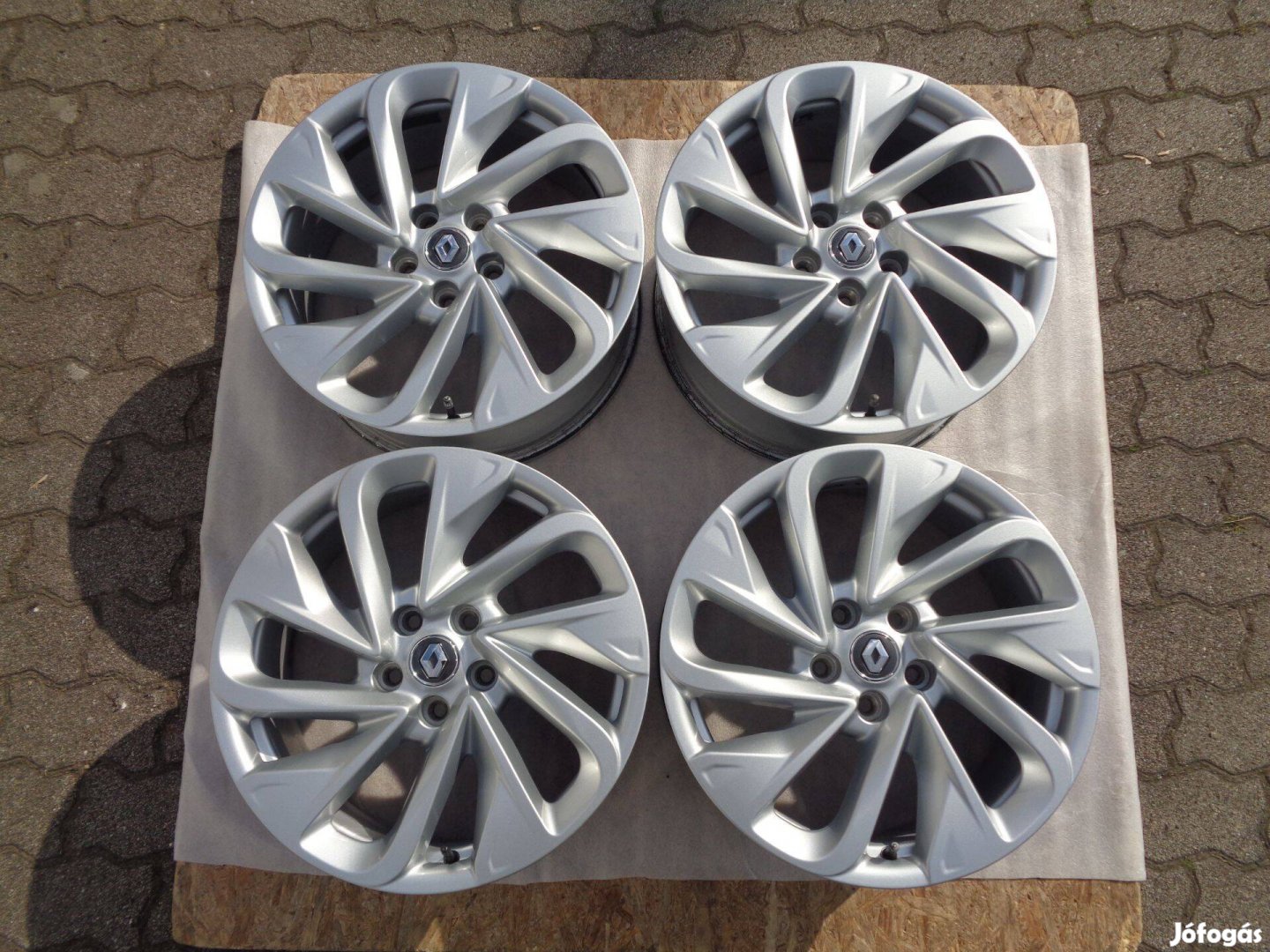 Renault Gyári alufelni 18-as, 5×114.3-as, szenzorral újszerűen eladó