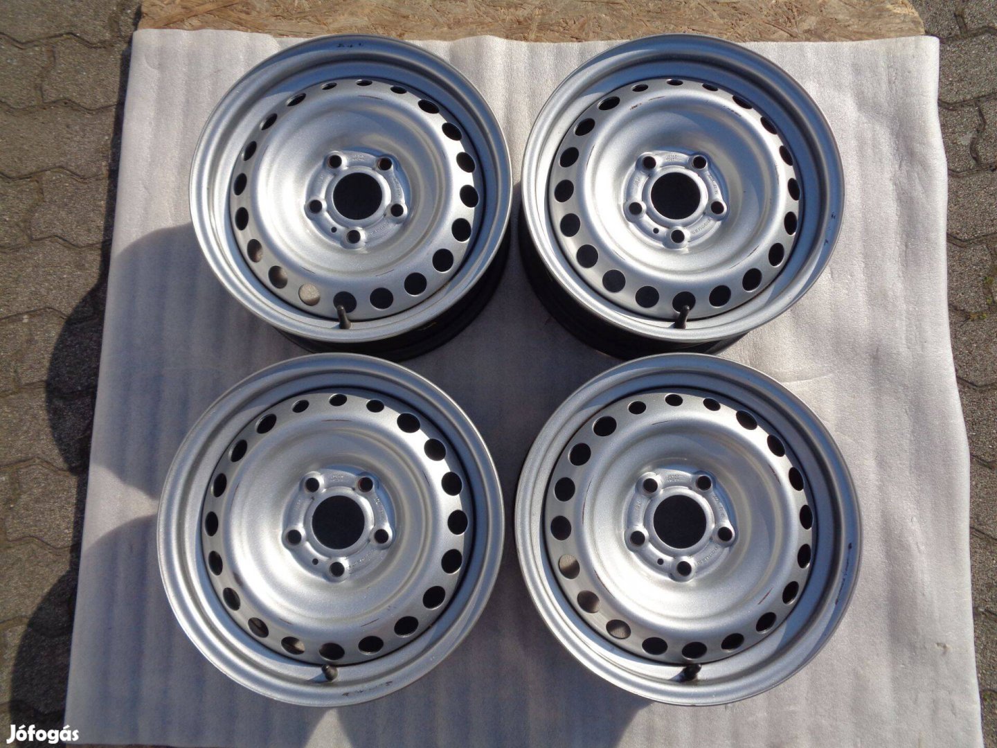 Renault Kangoo lemezfelni 15-ös, 5×108-as osztó újszerűen eladó