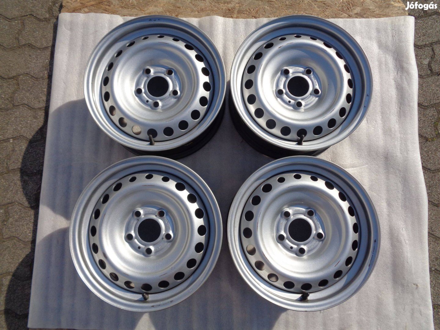 Renault Kangoo lemezfelni 15-ös, 5×108-as osztó újszerűen eladó