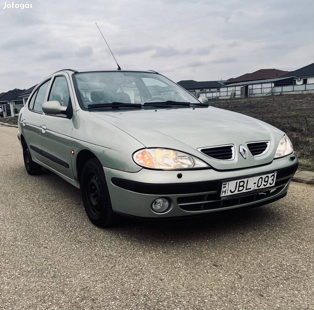 Renault Magane 1.6 2025.07 hóig érvényes műszakival