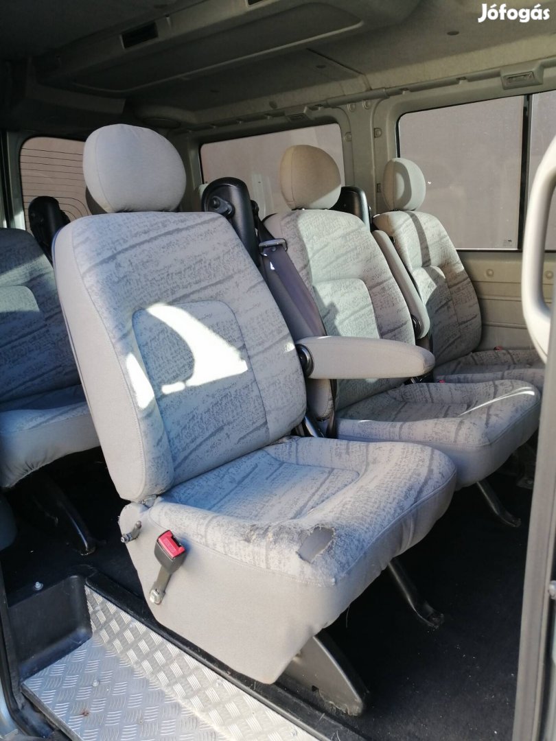 Renault Master kisbusz. 