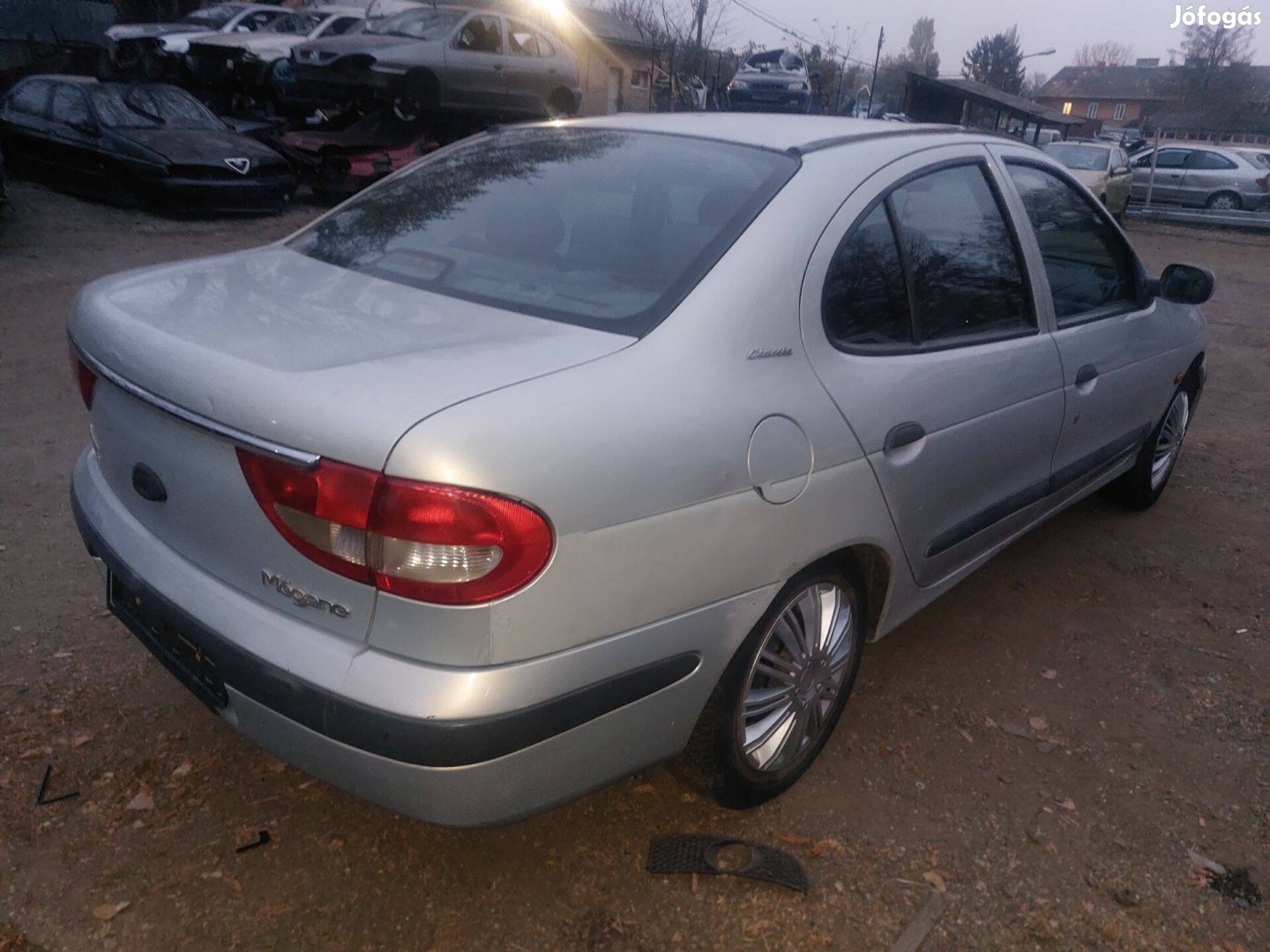 Renault Megane 1/2 sedan karosszéria elemei szürke