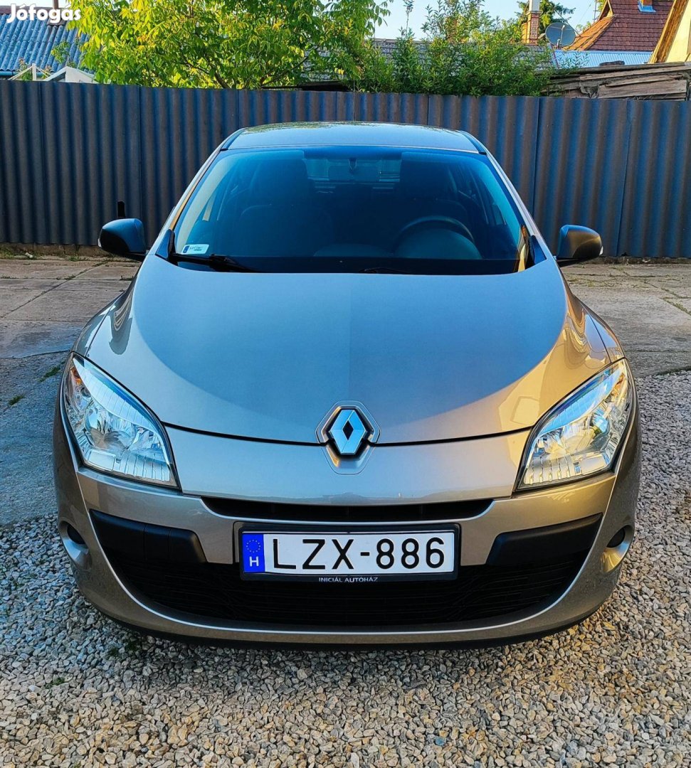 Renault Megane 1.6 Generation Mo-i autó első tu...