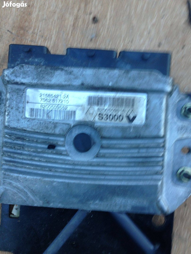 Renault Megane 1.6 motorvezérlő 21585421-2A 2002-2009 posta megoldható