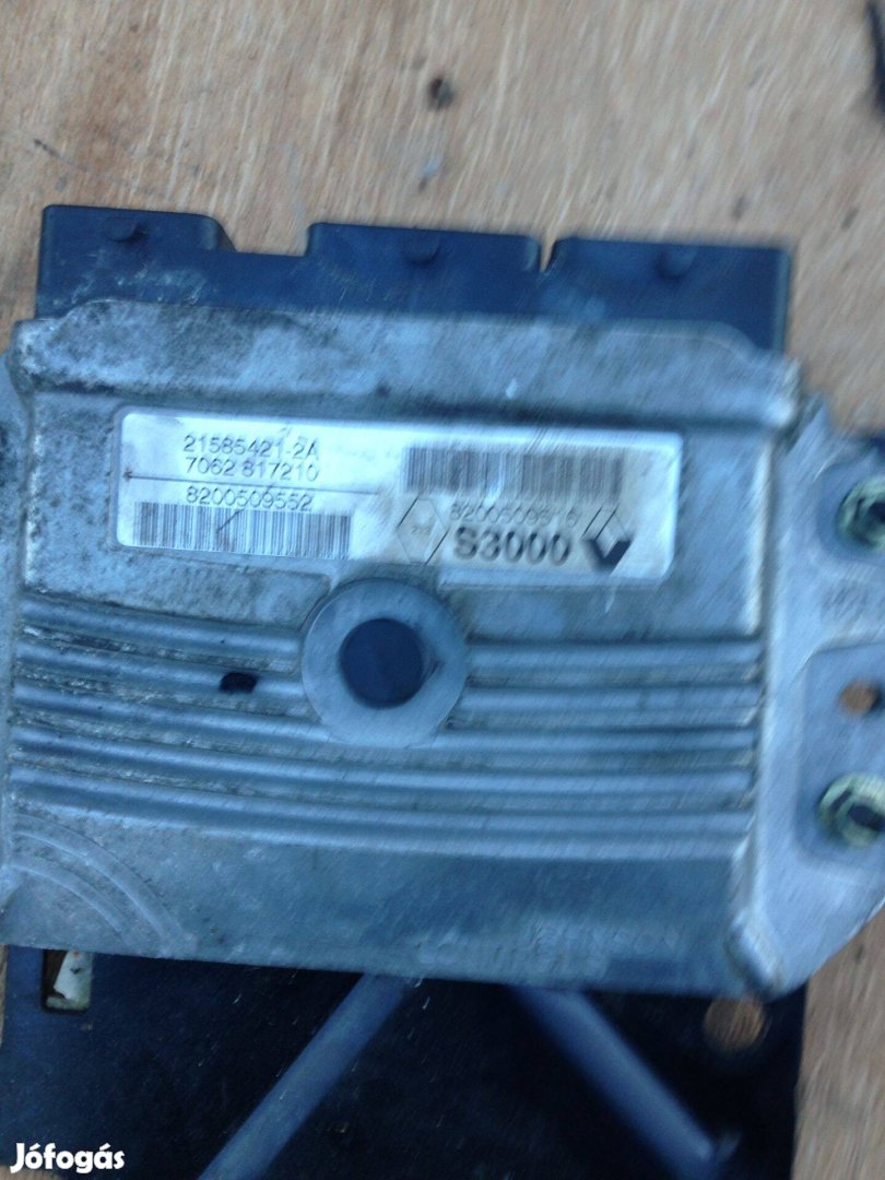 Renault Megane 1.6 motorvezérlő 21585421-2A 2002-2009 posta megoldható