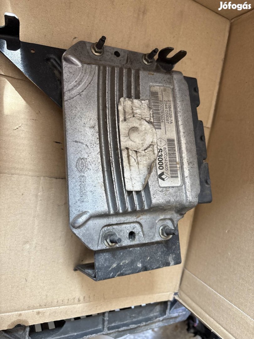 Renault Megane 2 motorvezérlő 8200242405
