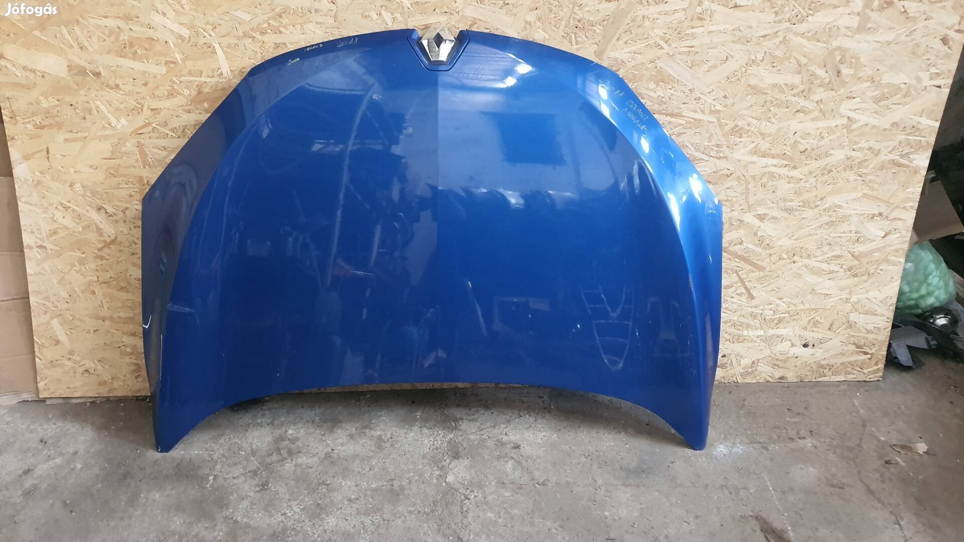 Renault Megane 3  24.07.10 Motorháztető karosszéria elem