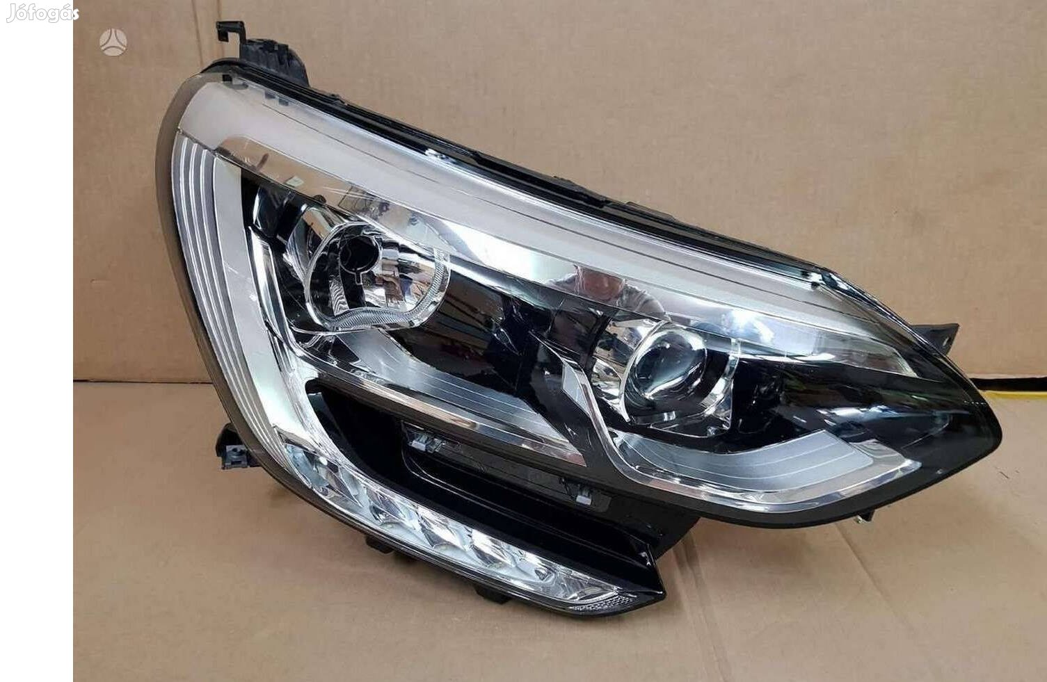 Renault Megane 4 jobb fényszóró lámpa 260100506R