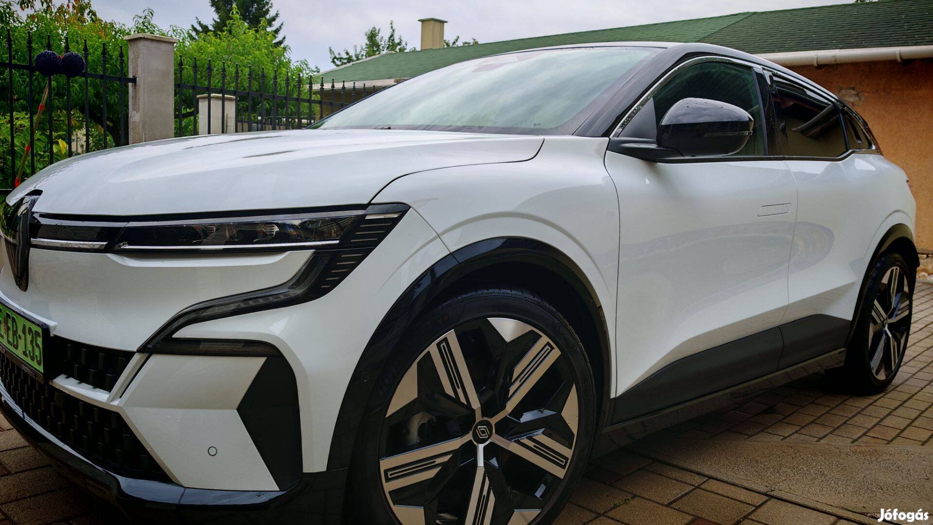 Renault Megane E-Tech electric EV60 Iconic