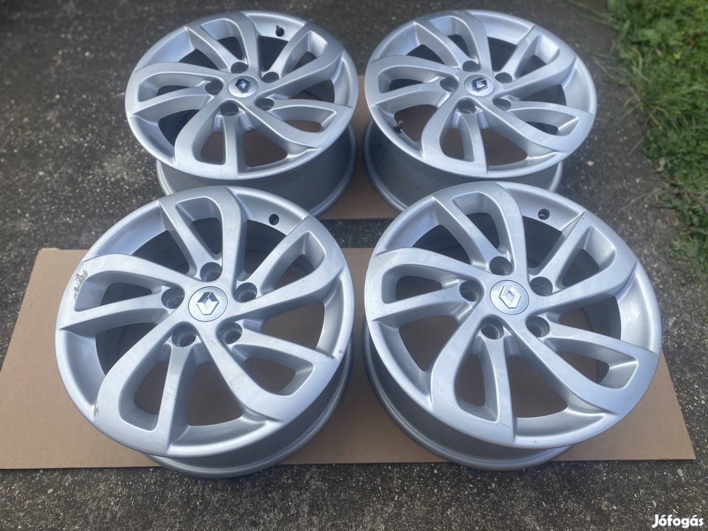 Renault Mégane/Fluance 16"-os alufelni szett gumi szereléssel is
