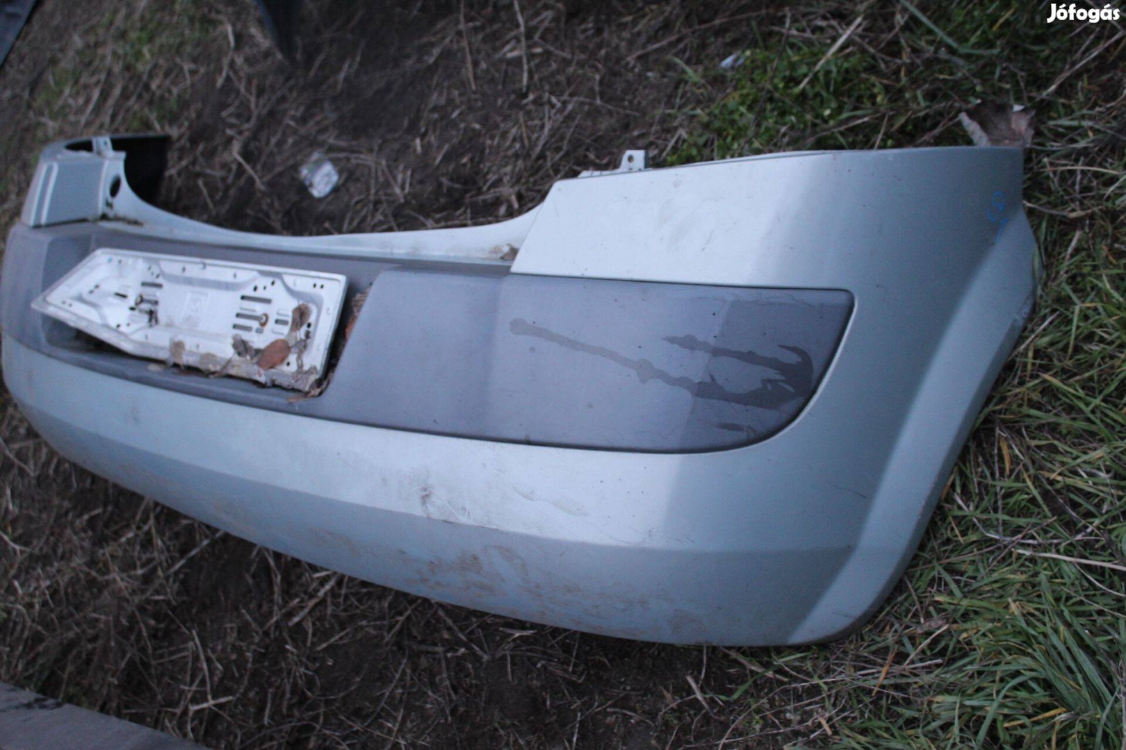 Renault Megane Hátsó lökhárító 8200142401 (91)