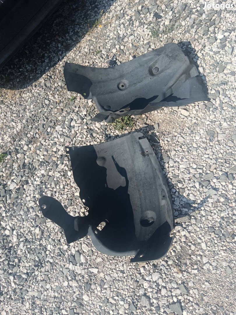 Renault Megane III bal első dobbetét