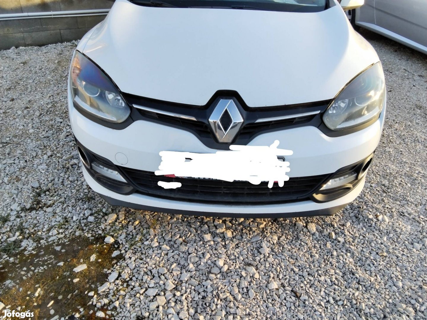 Renault Megane III facelift fényszóró lökhárító motorháztető 