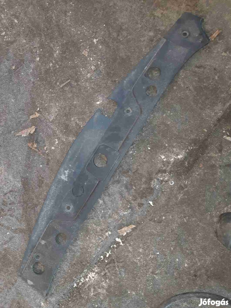 Renault Megane II Zárhíd Burkolat