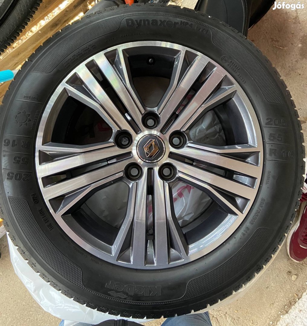 Renault Megane IV R16 gyári felni gumival