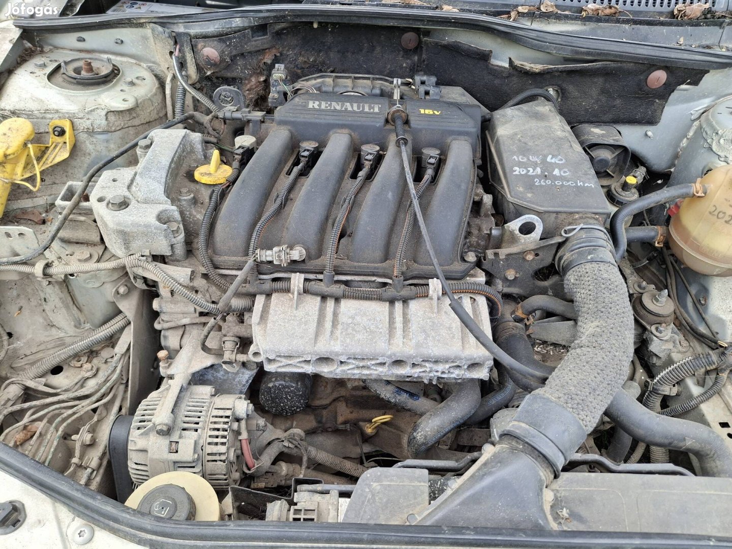 Renault Megane bontódik 