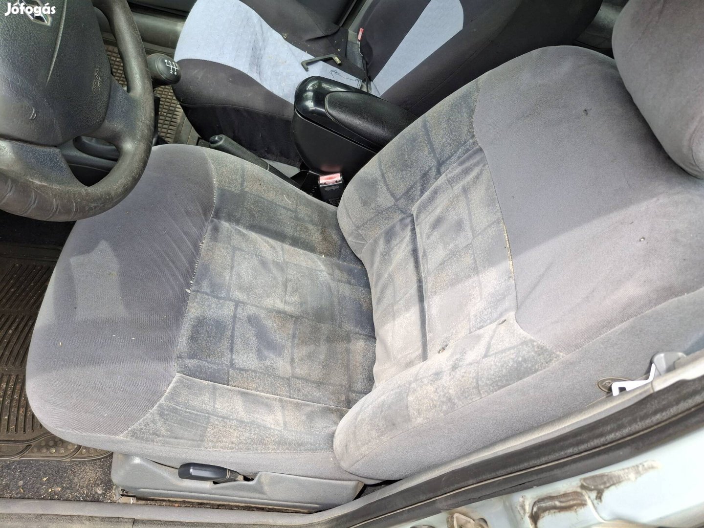 Renault Megane bontódik 
