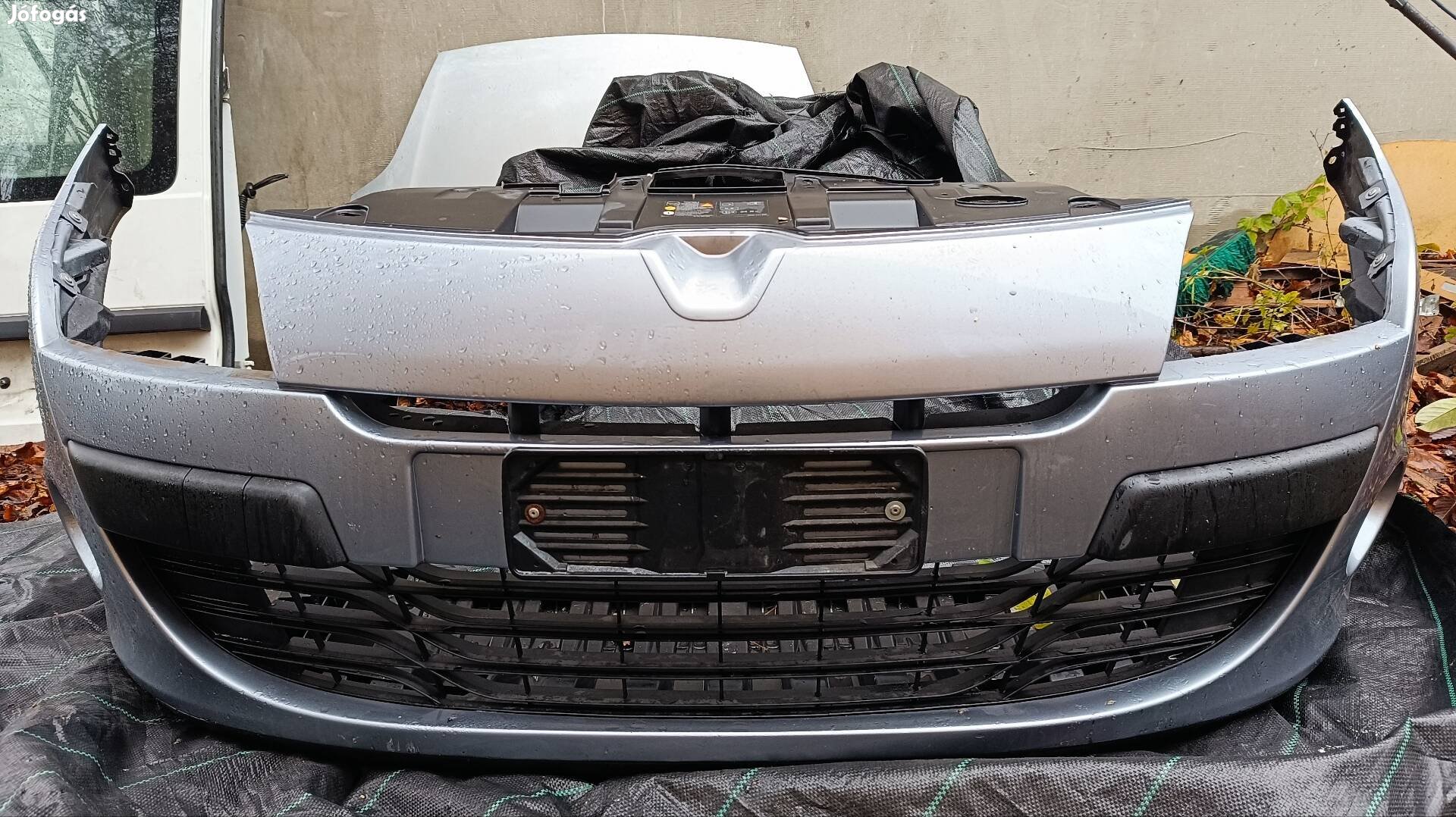 Renault Mégane első lökhárító (részeivel)