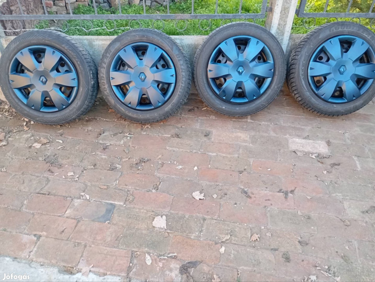 Renault Scenic 16-as acélfelni dísztárcsával