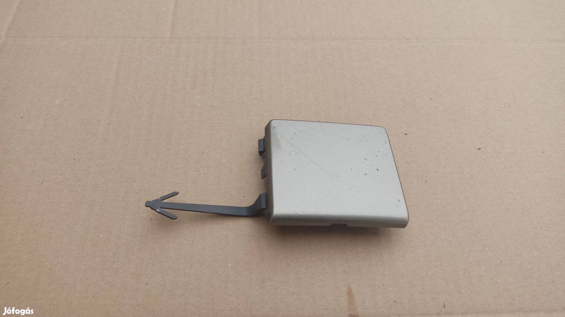 Renault Scenic 3 III első vonószem takaró