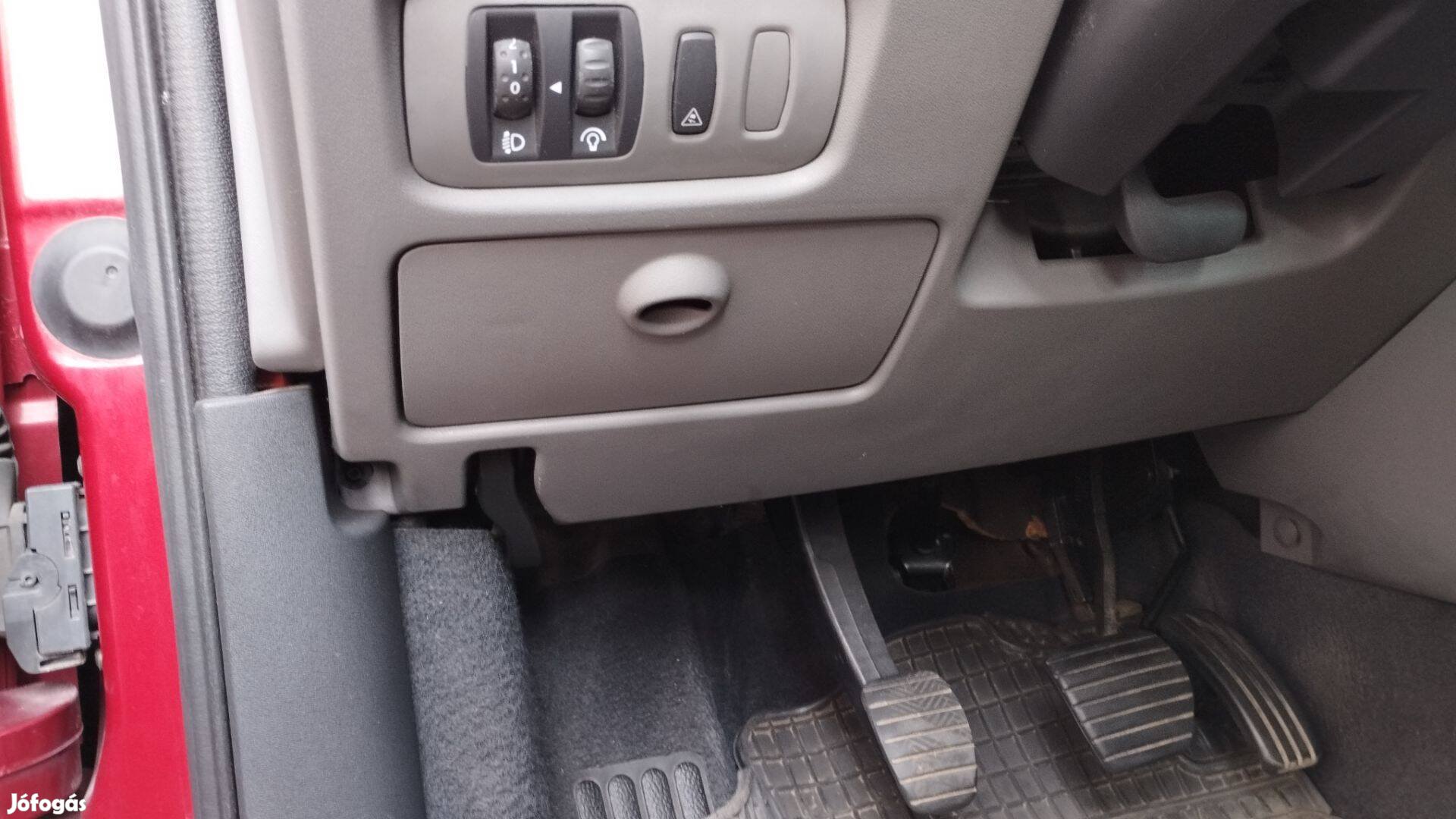 Renault Scenic II belső biztosítéktábla fedél 8200241433