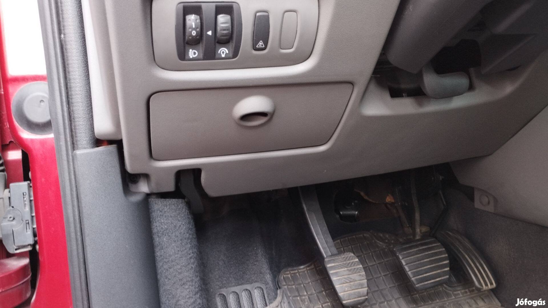 Renault Scenic II belső biztosítéktábla fedél 8200241433