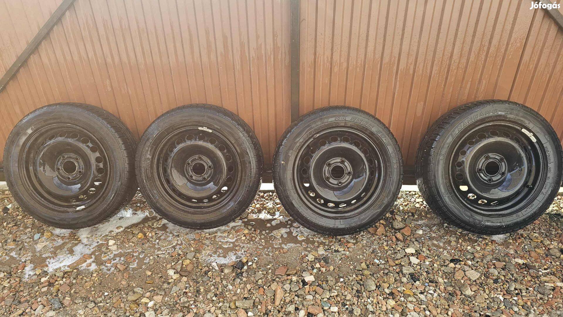 Renault Scenic lemezfelni téligumival eladó