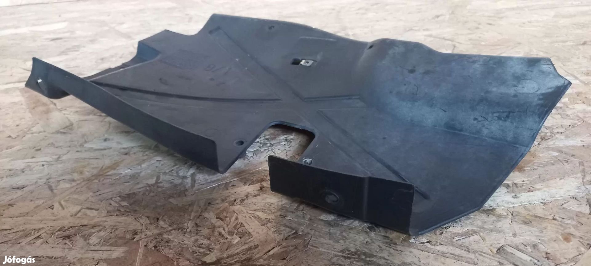 Renault TRAFIC 01-től bal Alsó motorvédő műanyag burkolat