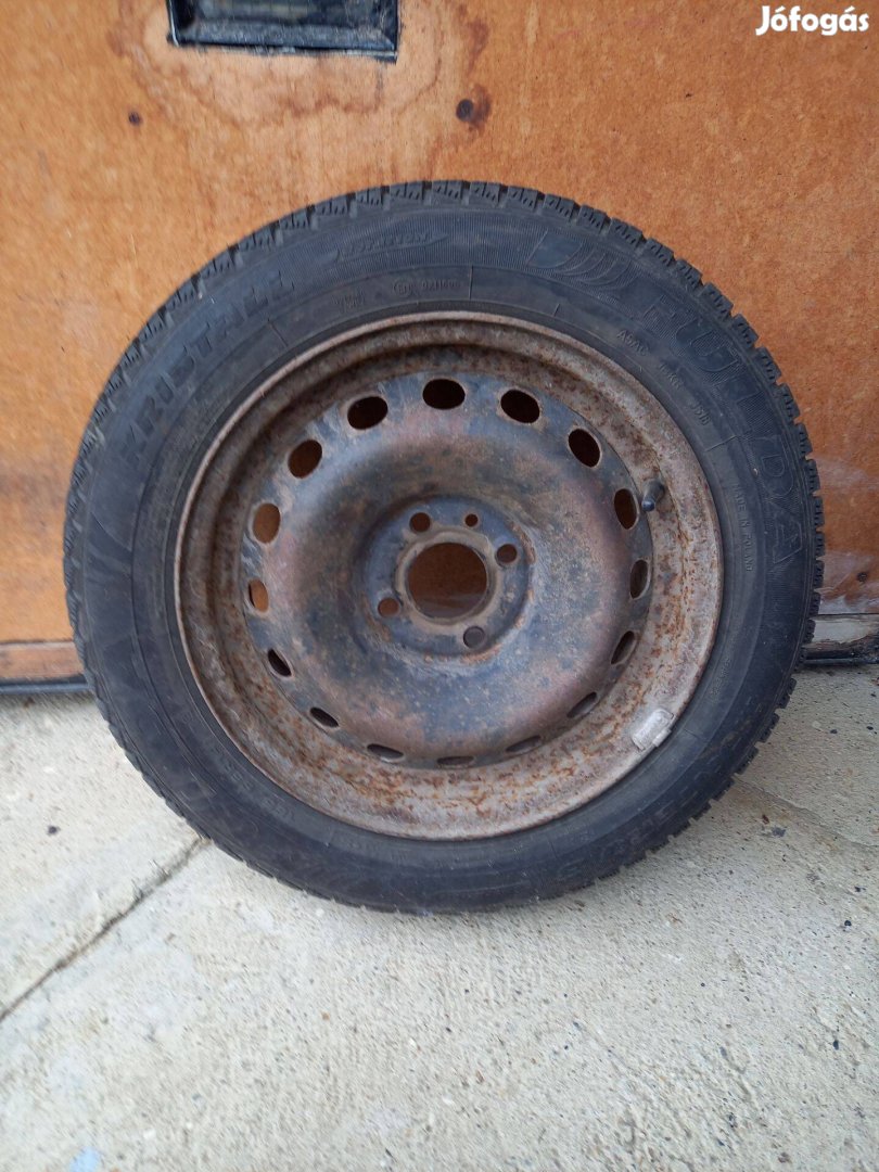 Renault Twingo II lemezfelni téli gumival